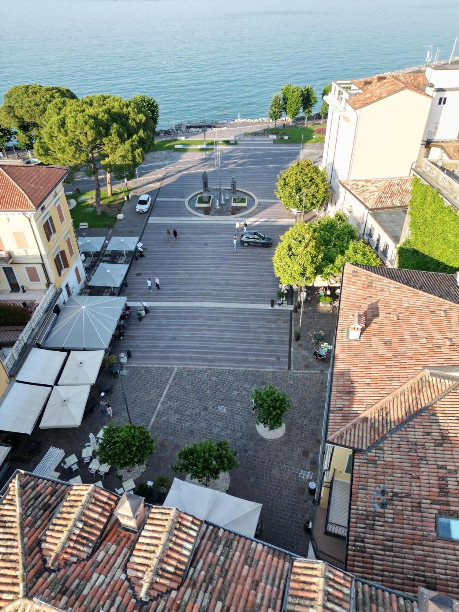 Splendid Apartment Desenzano del Garda Exterior photo
